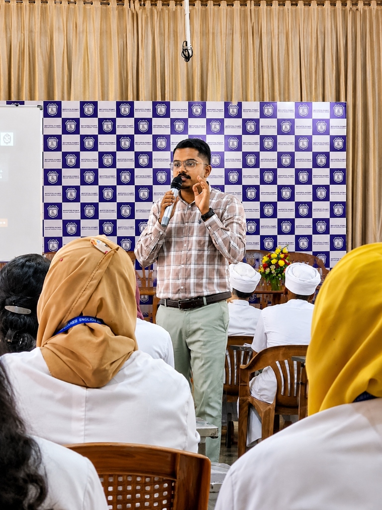 Pious Mathew facilitating a teacher training session